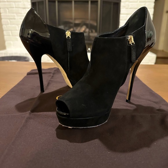 GUCCI Scamosciato Nero Suede Open Toe Booties - Picture 2 of 7